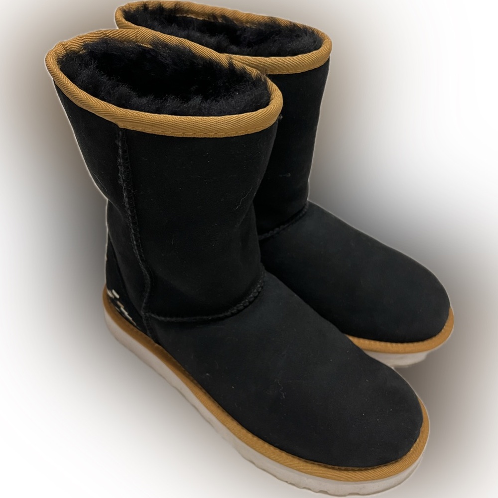 UGG Classic Short Rustic Weave Suede Black Boots Sz 6 (fits 6.5)